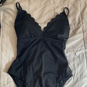 Black La Blanca size 4 one piece